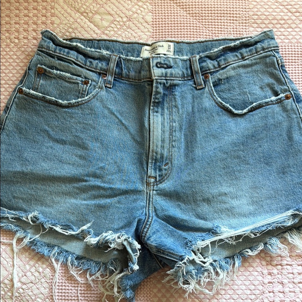Abercrombie & Fitch Curve Love High Rise Cutoff Short